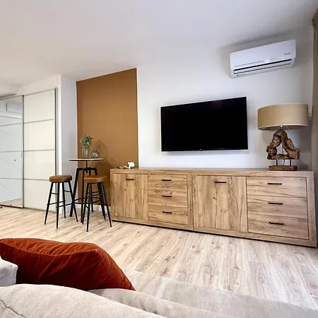 דירה Nikkibeachfront