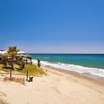 Nikkibeachfront * 马尔韦利亚