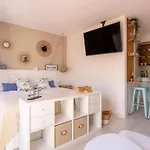 Nikkibeachfront 马尔韦利亚