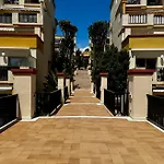 Nikkibeachfront * 马尔韦利亚