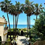 Nikkibeachfront 公寓