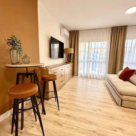 Nikkibeachfront * Марбелья