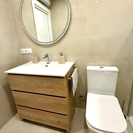 Nikkibeachfront Апартаменти Марбелья
